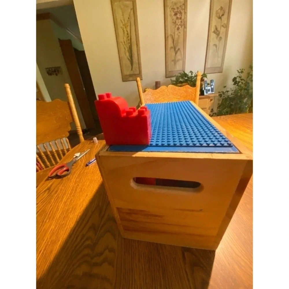 Wooden‎ Toy Box wi. Abacus on 1 Side